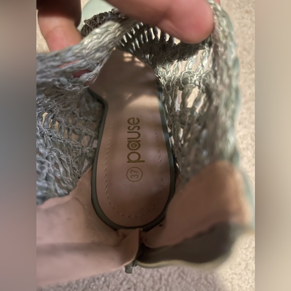 Heel - Picture 2 of 5